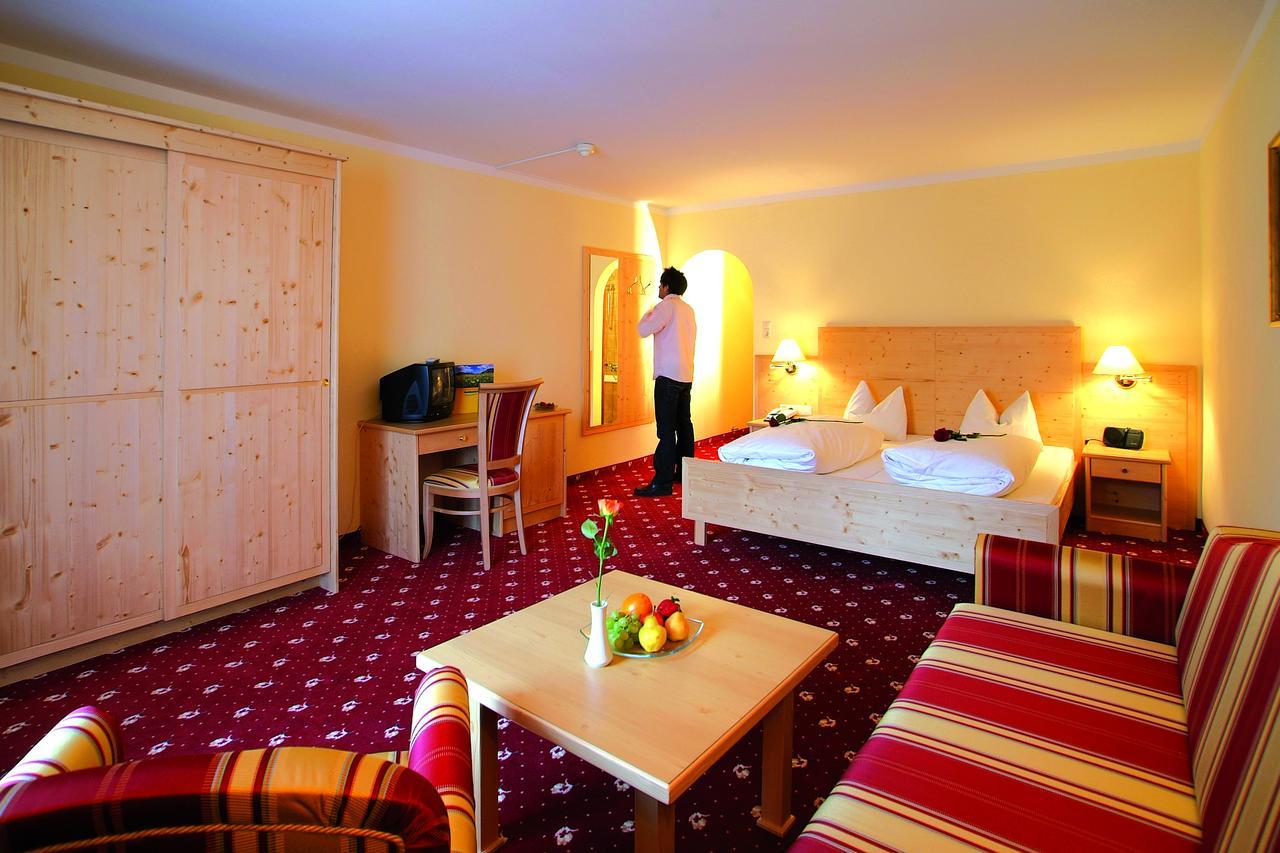 Hotel Goldenes Kreuz Tannheim Exteriör bild